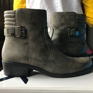 Anne Klein size 9.5 Women's Ankle Boots